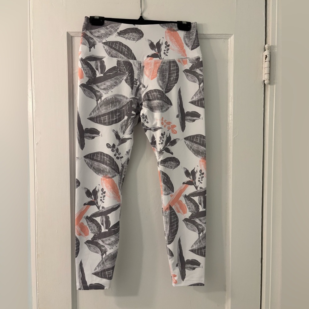 Apana white and gray (with peach accent) yoga leggings
Size M